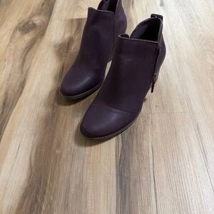 TOMS Plum Purple Leather Wedge Booties Size 7 – Minimal Wear